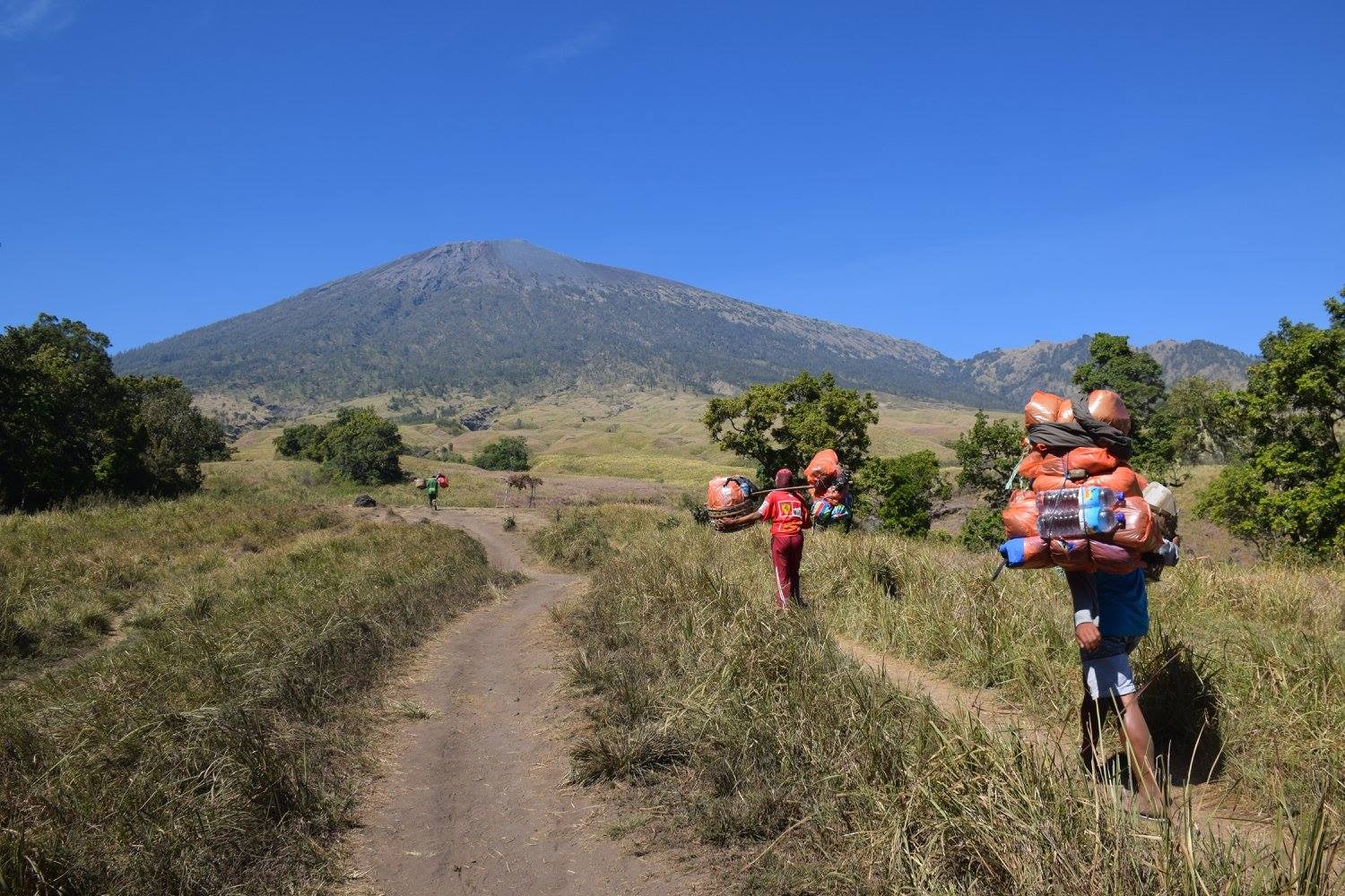 Why You Should Hire a Local Guide for Rinjani