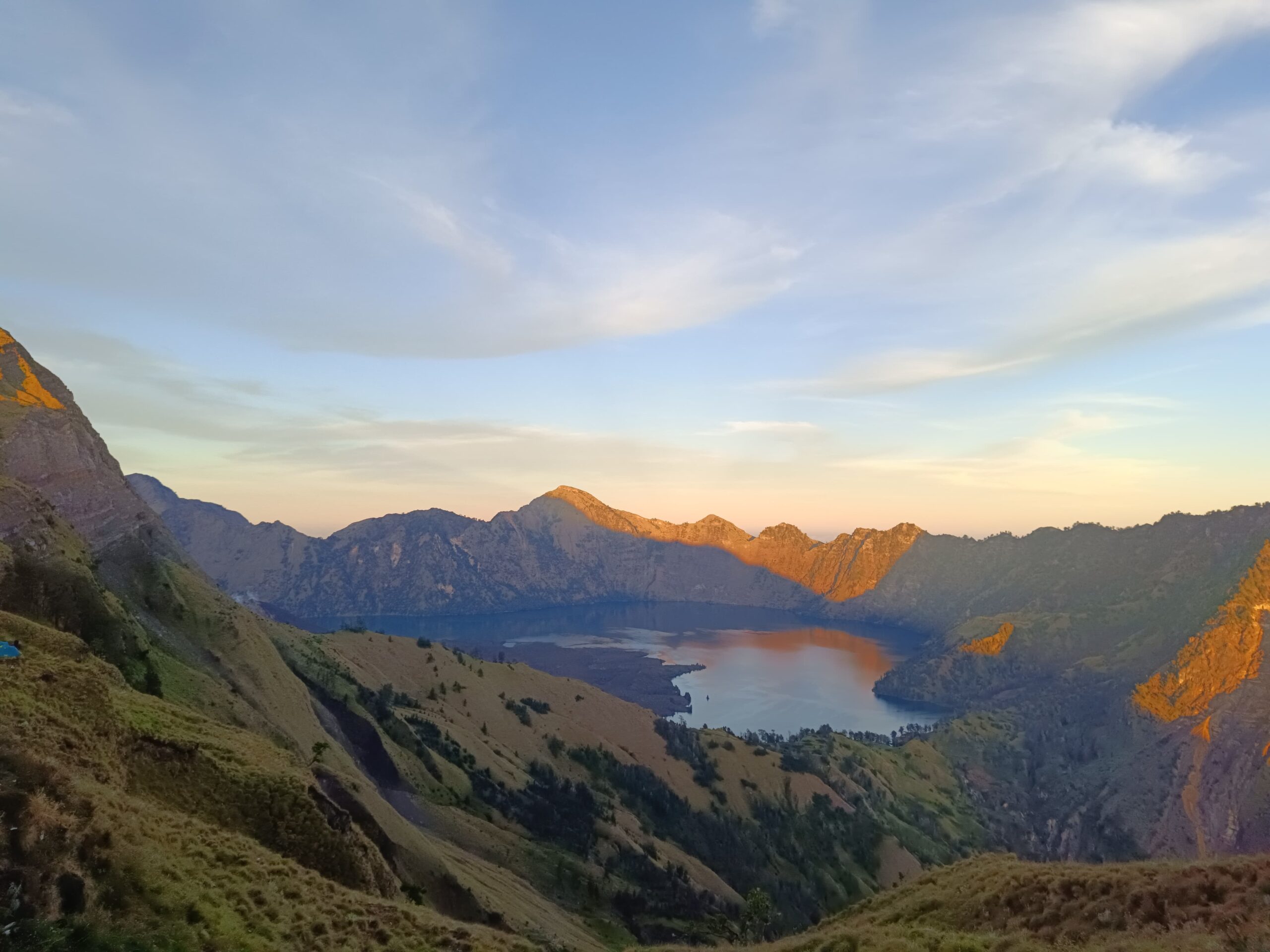 Complete Guide to Hiking Mount Rinjani in 2024